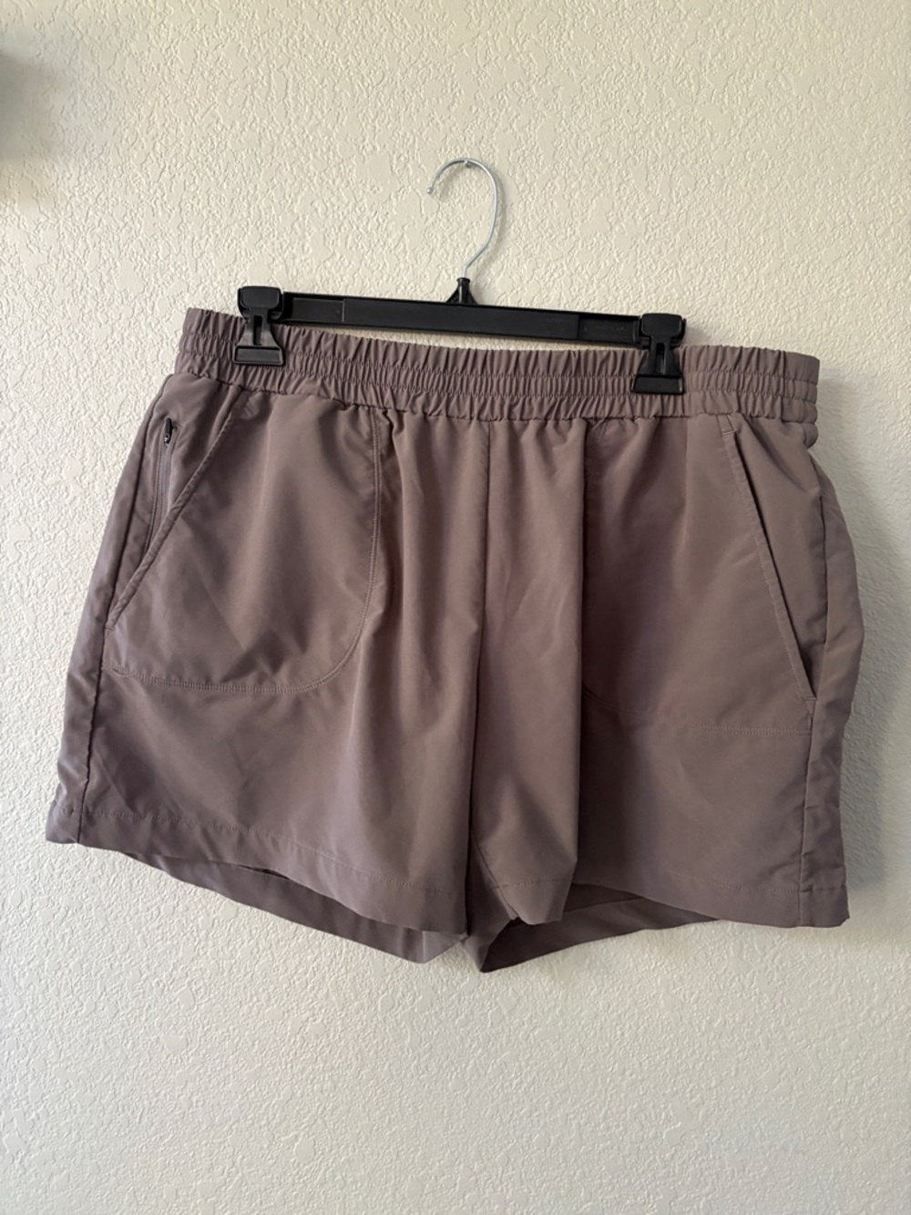 Zella Elastic Waist Shorts in Gray